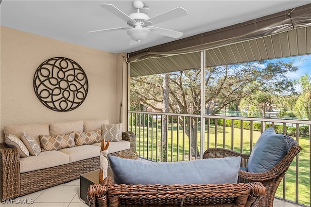 sunroom with ceiling fan