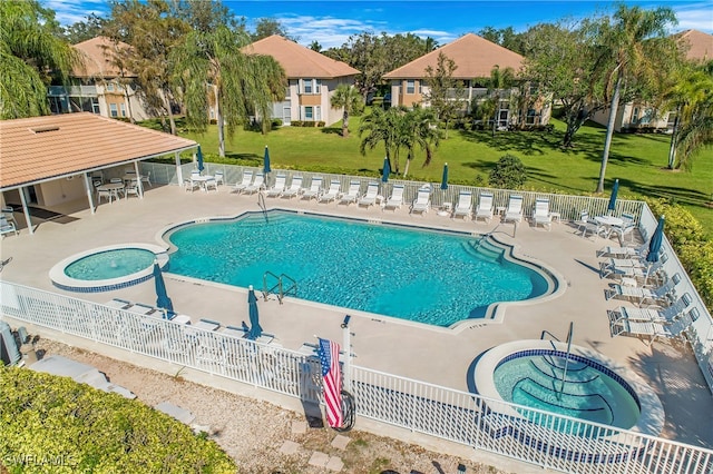 view of pool with a hot tub and a patio area