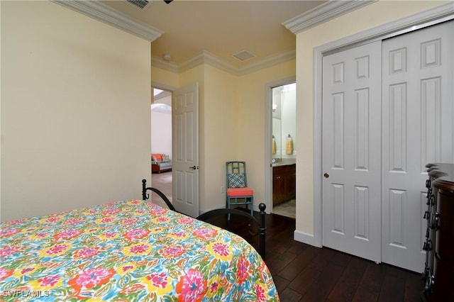 bedroom featuring connected bathroom, a closet, dark hardwood / wood-style flooring, and ornamental molding