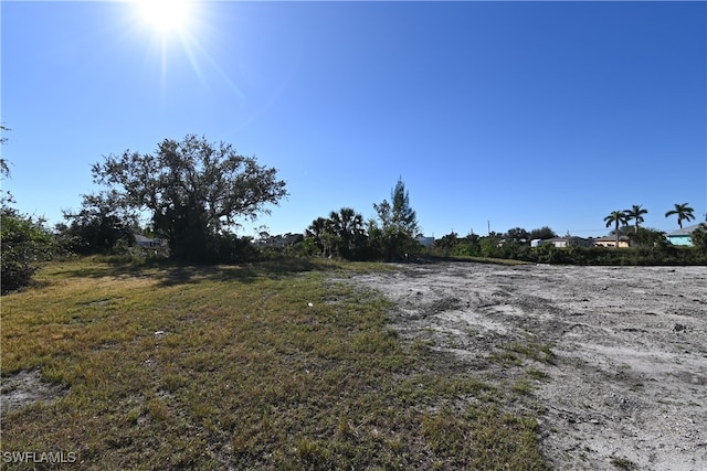 Listing photo 2 for 1630 NE 37th St, Cape Coral FL 33909