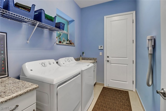 washroom featuring cabinets, independent washer and dryer, sink, and light tile patterned floors