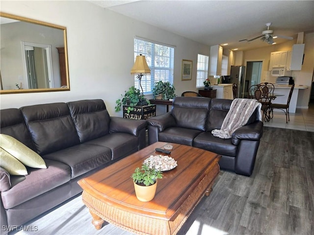 living room with dark wood-type flooring and ceiling fan