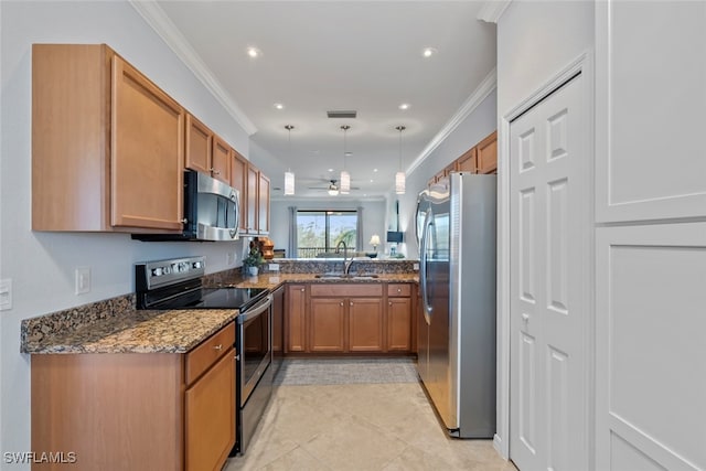 kitchen with crown molding, sink, hanging light fixtures, ceiling fan, and stainless steel appliances