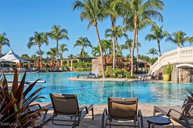 view of swimming pool