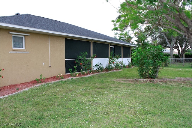 view of side of property featuring a lawn