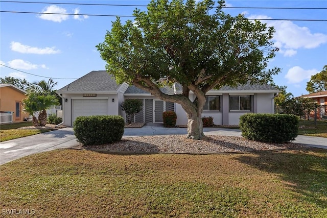 view of front facade featuring a front yard and a garage