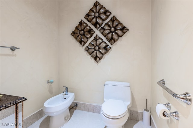 bathroom with toilet and a bidet