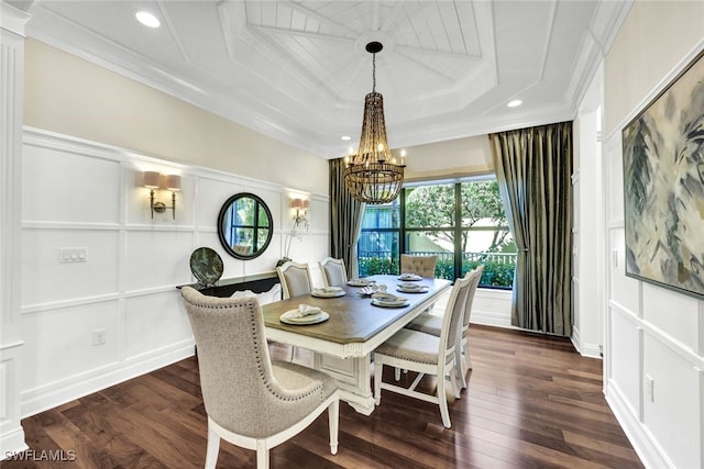 dining room with crown molding, a notable chandelier, a tray ceiling, and dark hardwood / wood-style flooring