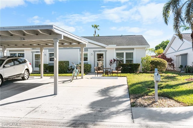 view of front of house featuring a front yard and a carport