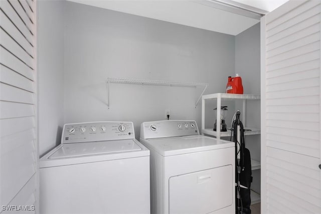 washroom featuring laundry area and washing machine and clothes dryer