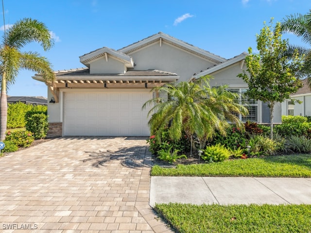 view of front facade featuring a garage