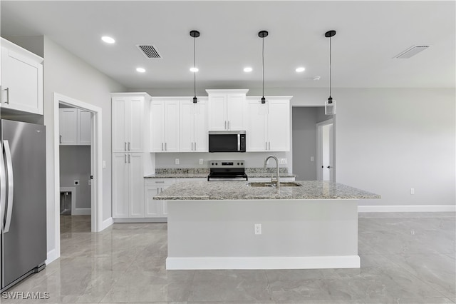 kitchen featuring sink, a center island with sink, pendant lighting, and appliances with stainless steel finishes