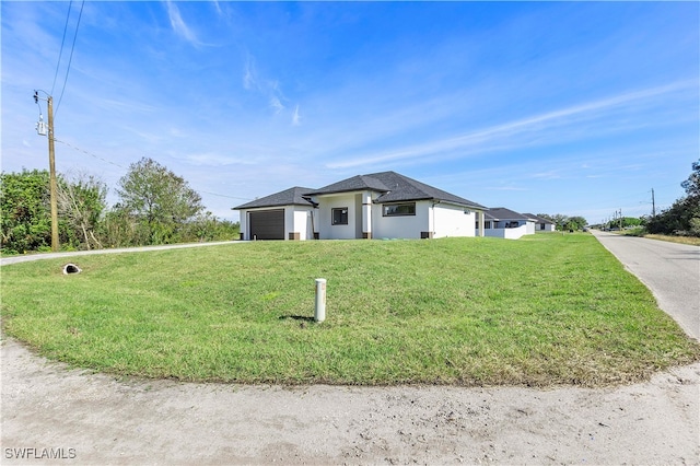 view of front of home featuring a garage and a front yard