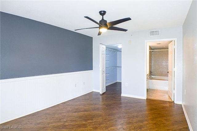 unfurnished room with dark hardwood / wood-style floors and ceiling fan