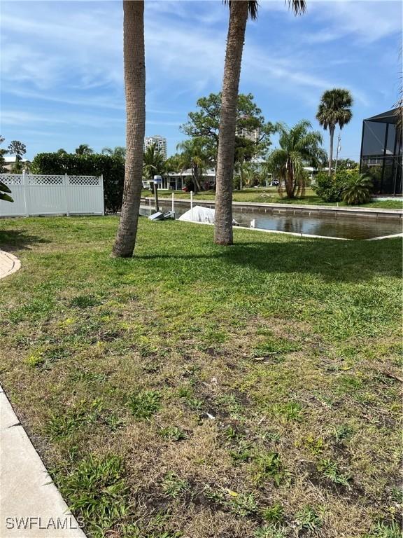 view of yard featuring a water view