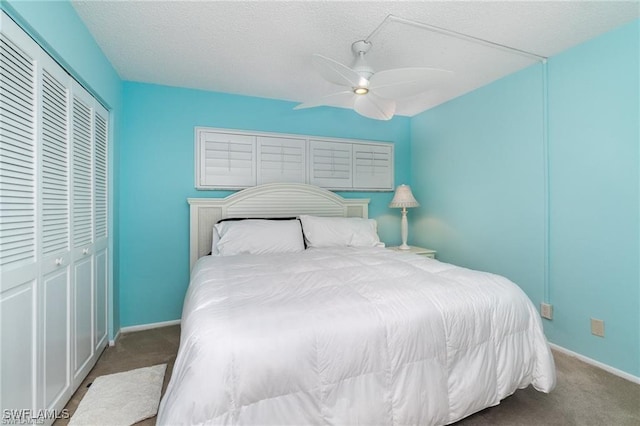 bedroom with ceiling fan, carpet flooring, and a closet