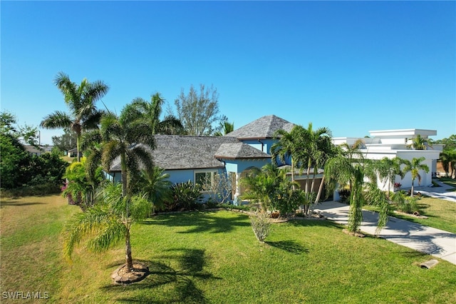 view of front of property with a front lawn