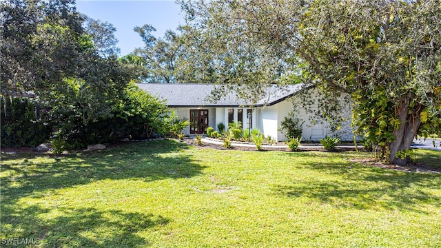 view of front of property with a front yard