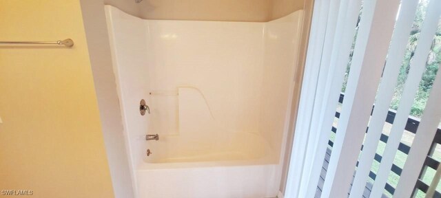 880 Wilson Blvd N, Naples, FL 34120 - bathroom with washtub / shower combination