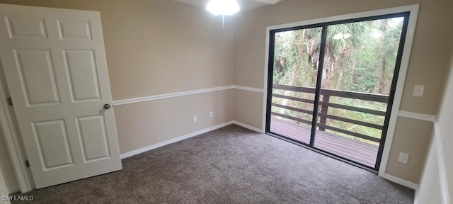 empty room featuring ceiling fan and carpet