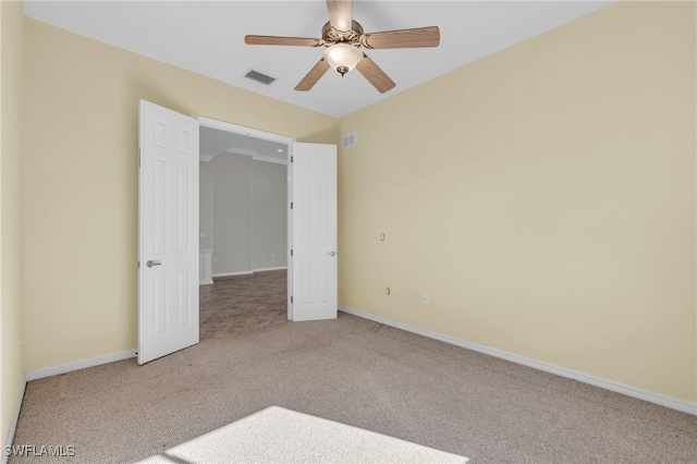 carpeted empty room featuring ceiling fan