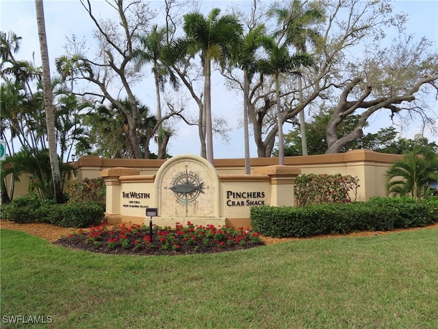 community / neighborhood sign featuring a yard