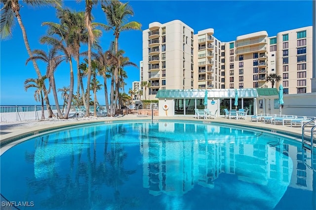 view of swimming pool