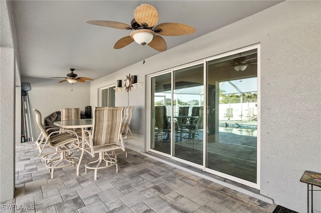 sunroom with ceiling fan