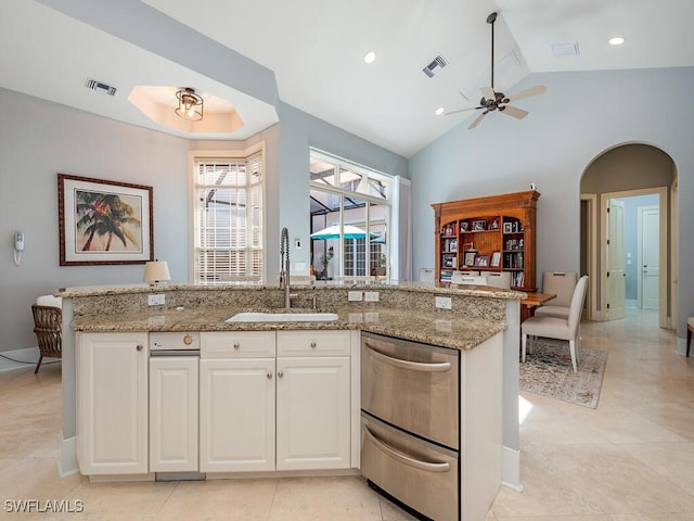 kitchen featuring white cabinetry, sink, ceiling fan, and a kitchen island with sink