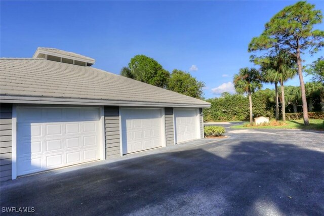 486 Edgemere Way E Unit 2-3, Naples, FL 34105 - view of garage