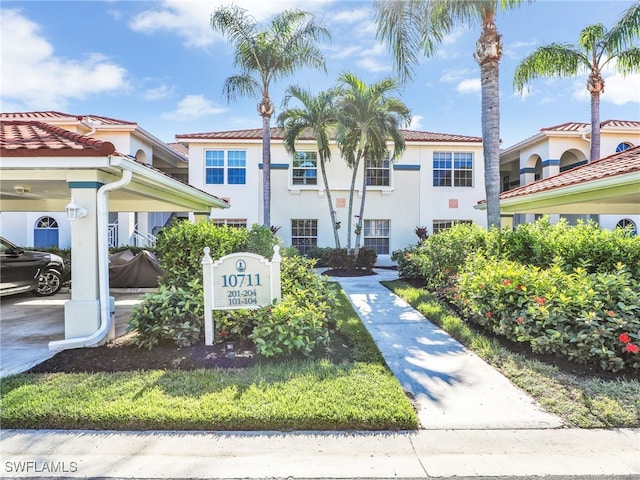 view of front of property