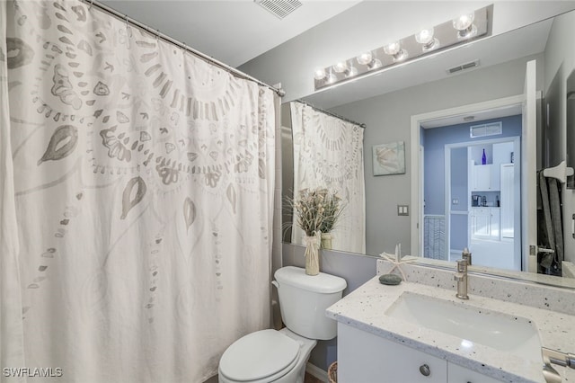 bathroom with a shower with shower curtain, vanity, and toilet