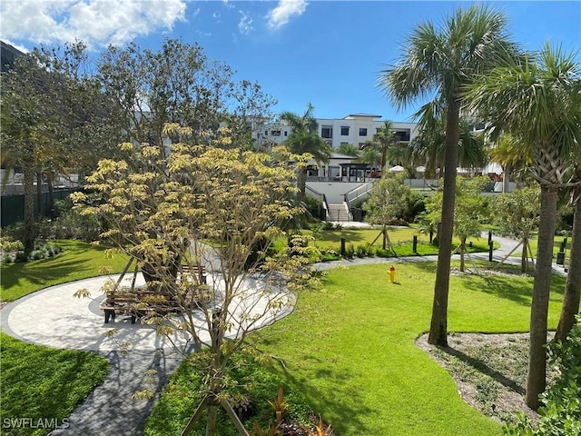 view of property's community featuring a yard