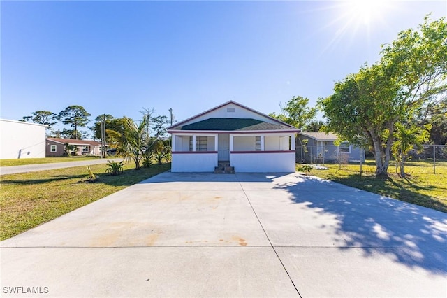 view of front facade featuring a front yard