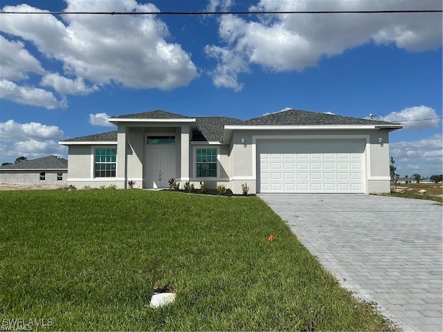 view of front of home featuring a front lawn and a garage