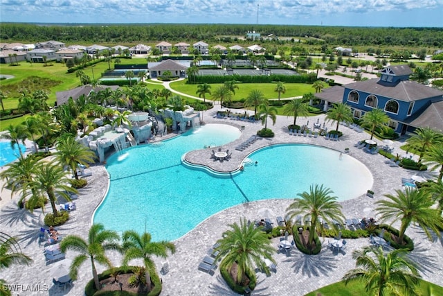 view of swimming pool