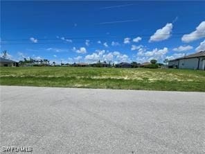 Listing photo 2 for 915 SW 28th Ter, Cape Coral FL 33914