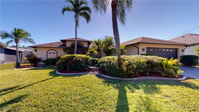 view of front of house featuring a front lawn and a garage