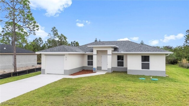 view of front of home featuring a front lawn and a garage