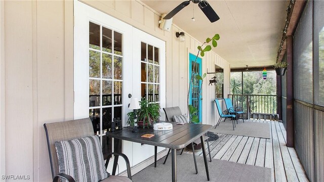 sunroom / solarium with ceiling fan