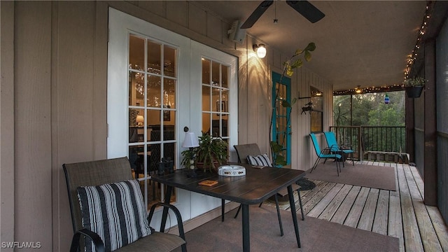 sunroom / solarium featuring ceiling fan