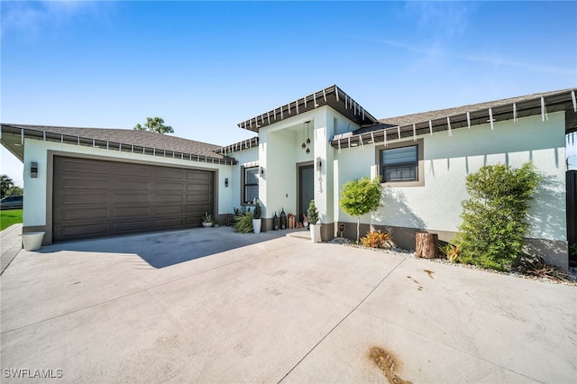 view of front facade featuring a garage