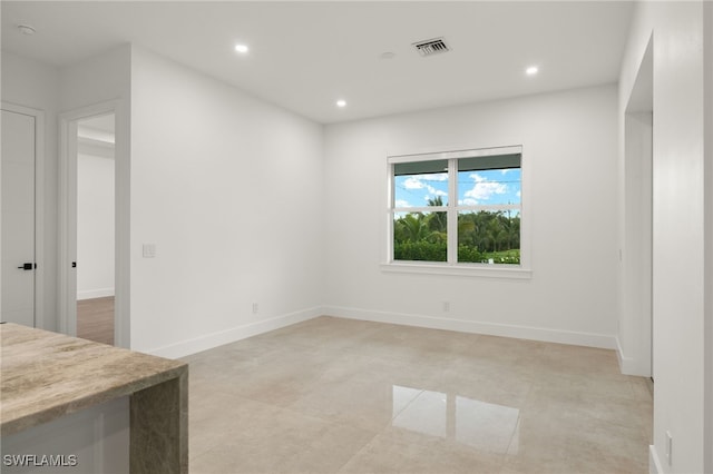 unfurnished room featuring light tile patterned flooring