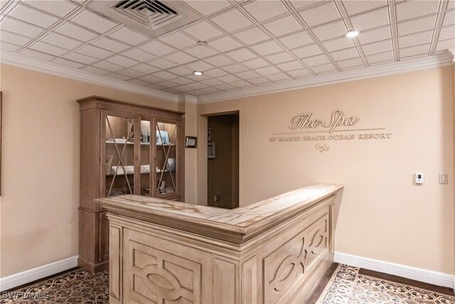 bar with ornamental molding and light brown cabinetry