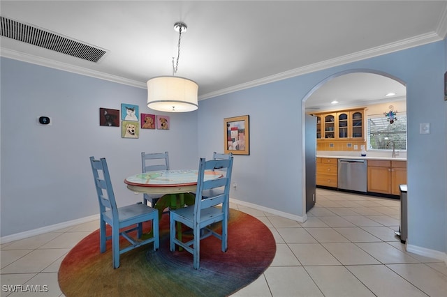 dining space featuring arched walkways, visible vents, ornamental molding, light tile patterned flooring, and baseboards