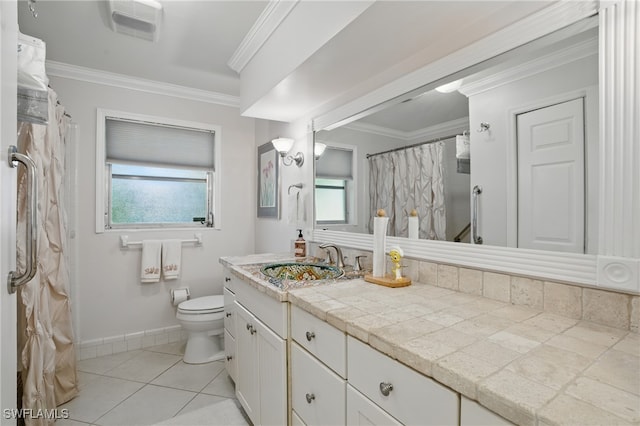 full bathroom featuring a healthy amount of sunlight, crown molding, toilet, and visible vents