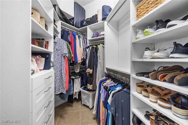 spacious closet featuring light tile patterned flooring