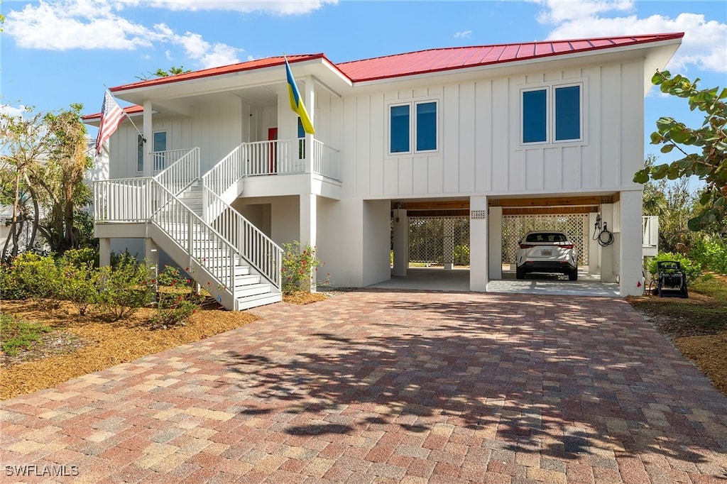 view of front facade featuring a carport and a porch