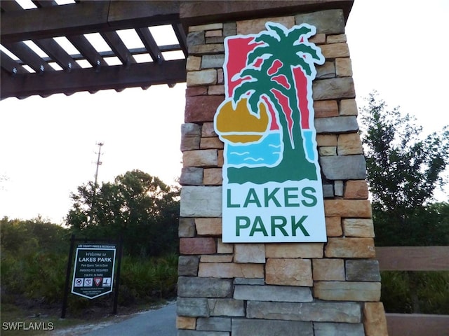 view of community / neighborhood sign