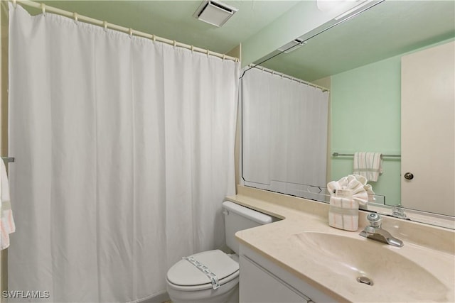 bathroom with a shower with curtain, vanity, and toilet